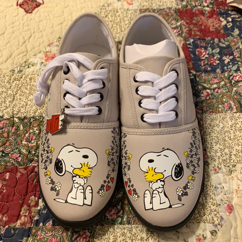 The Bradford Exchange Snoopy Sneaker